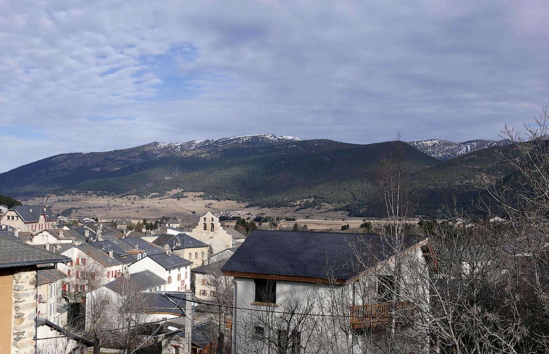 Appartement Avec Vue Et Jardin Formigueres Bagian luar foto