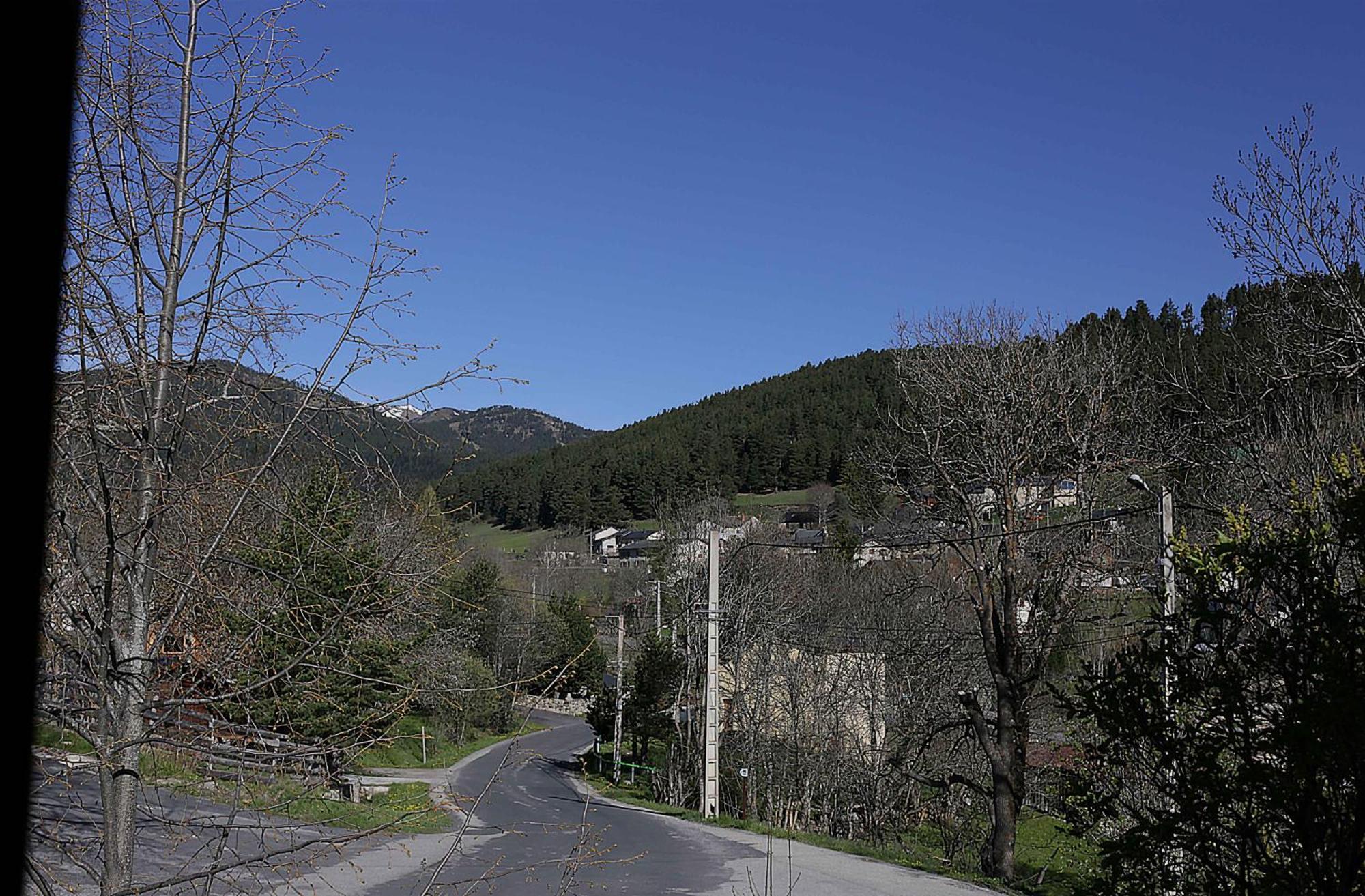 Appartement Avec Vue Et Jardin Formigueres Bagian luar foto